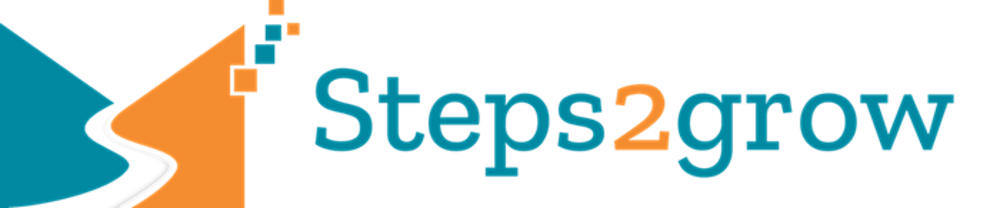 Logo von Steps2grow mit blauem Berg und orangefarbenem Weg, der zu "Steps2grow" führt.