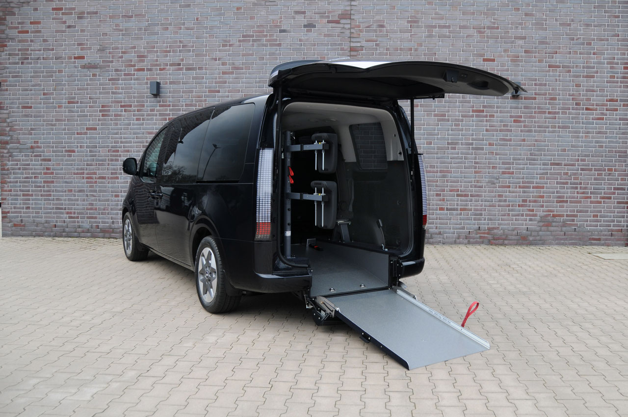 Hyundai STARIA mit Heckausschnitt – Bild 2