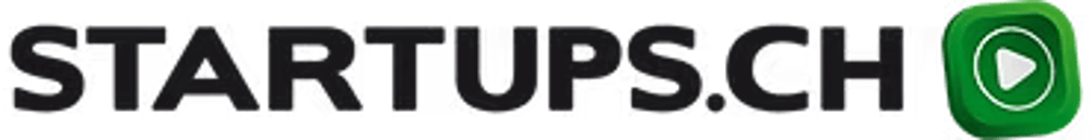 „STARTUPS.CH“ Logo in Schwarz auf Grün mit einem grünen Play-Button.