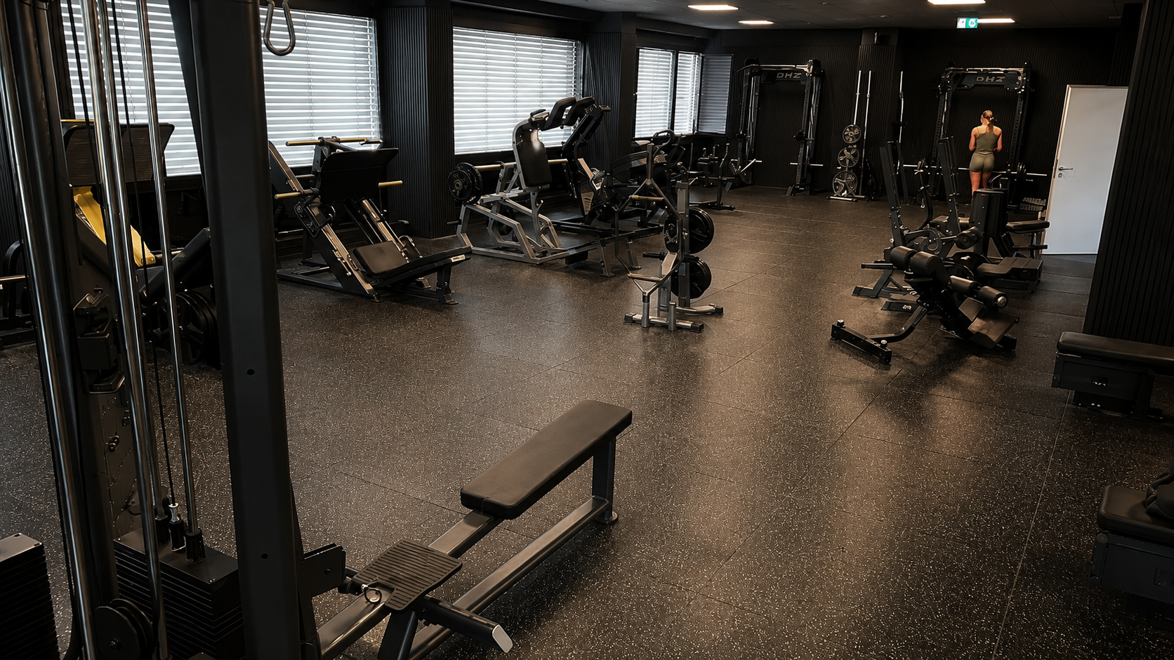 Großer Freihantelbereich im Fitnessstudio SPORTS AND MOTION Weilerswist