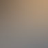 Zwei Personen halten ein Dokument mit der Überschrift "TRAINING TRAINING" und einer Tabelle mit Trainingsdetails.