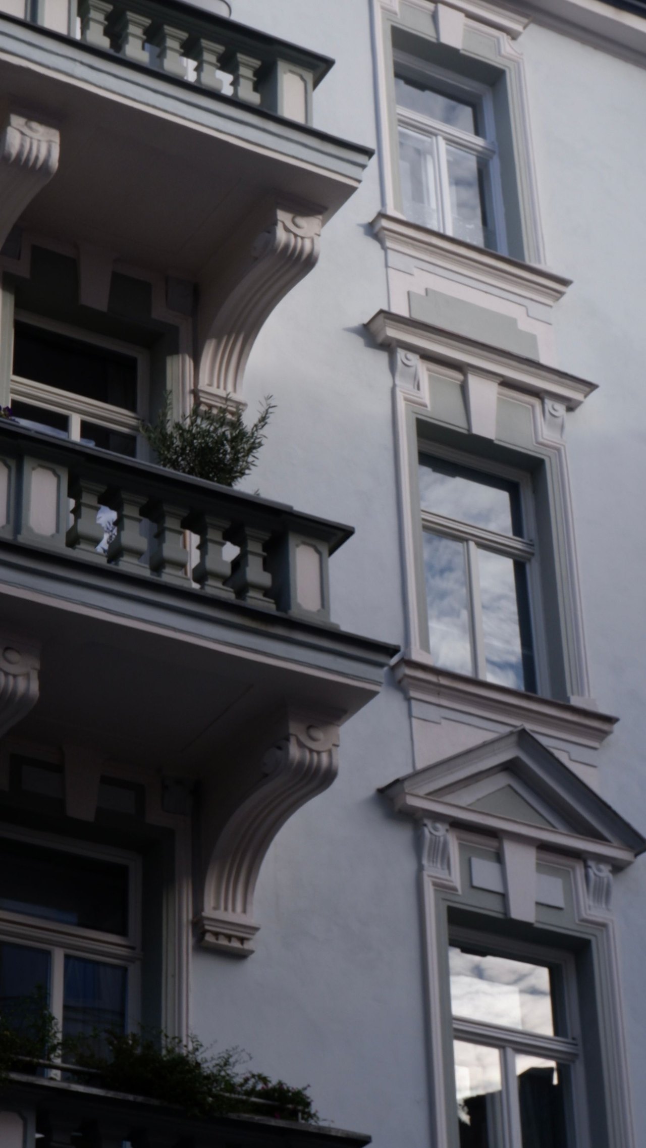 Altbaufassade mit Balkonen