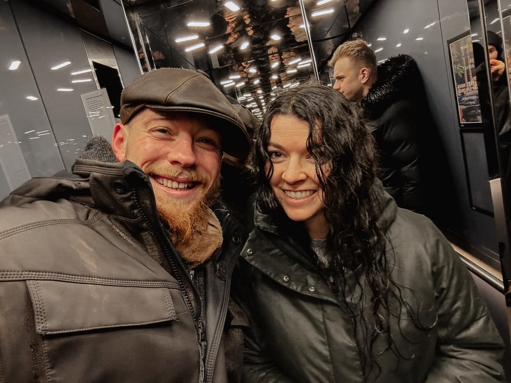 Selfie von Mann und Frau in Jacken