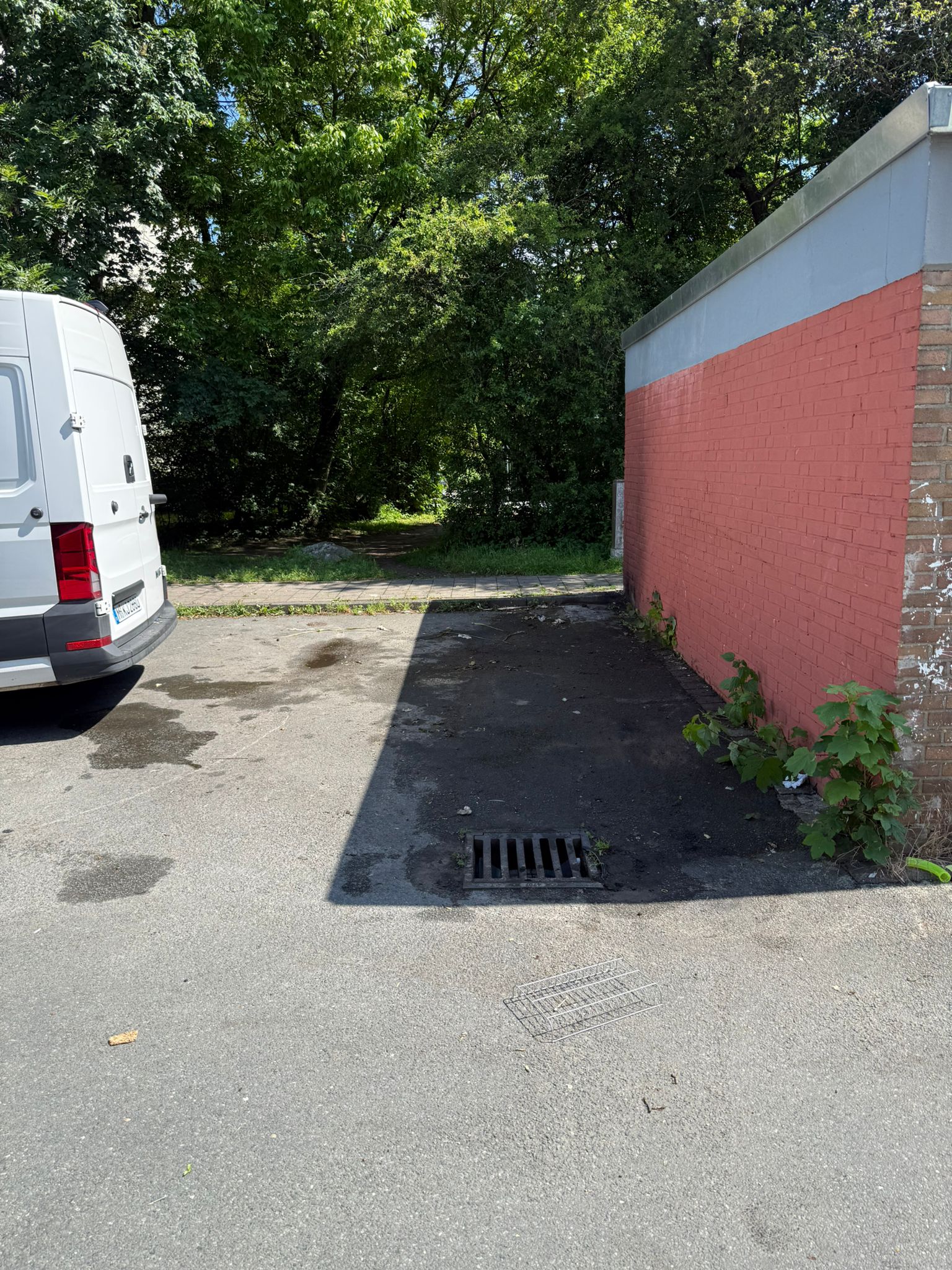 Dieselbe Wohnung leer und gefegt nach der Entrümpelung