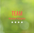 TEAM Hacker Knights mit drei weißen Sternen auf grünem, unscharfem Hintergrund.