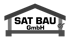 Logo von SAT BAU GmbH in einem stilisierten Hausrahmen mit einem Häkchen.