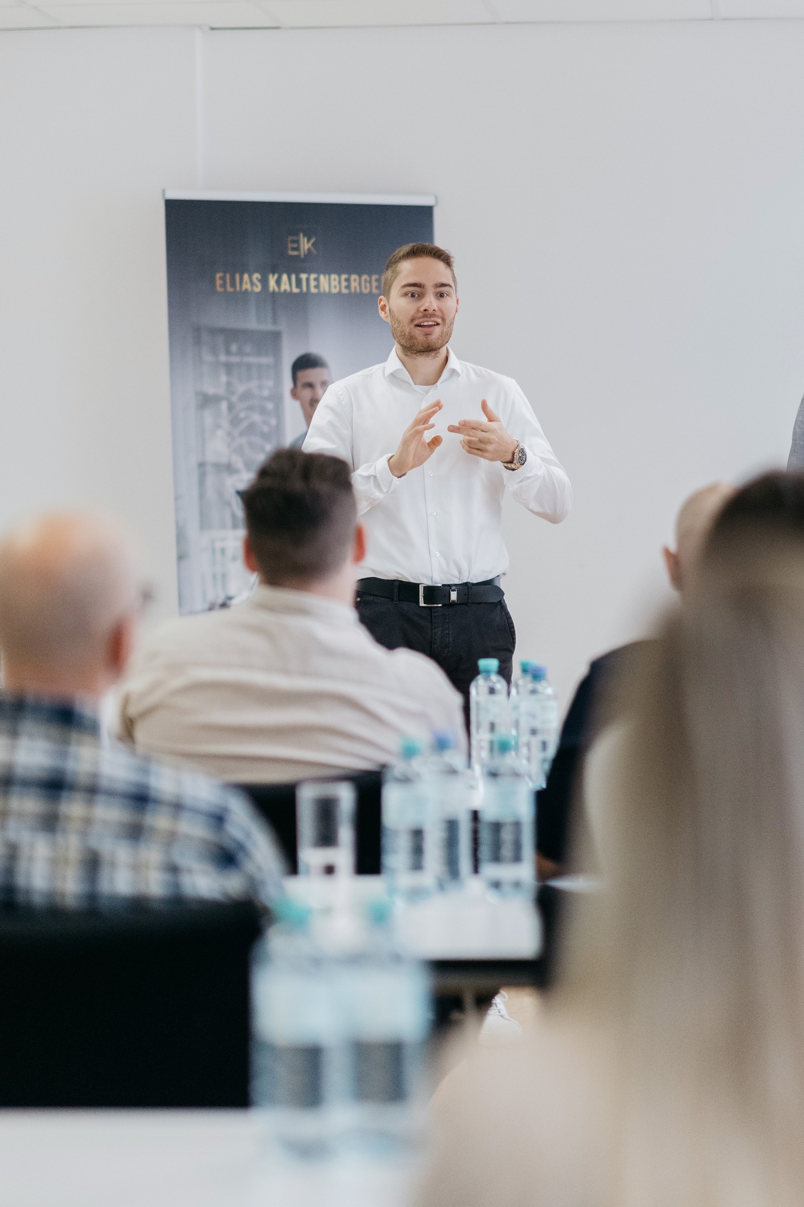 Vortrag vor Publikum bei einem Firmenevent – Eventfotografie Leipzig