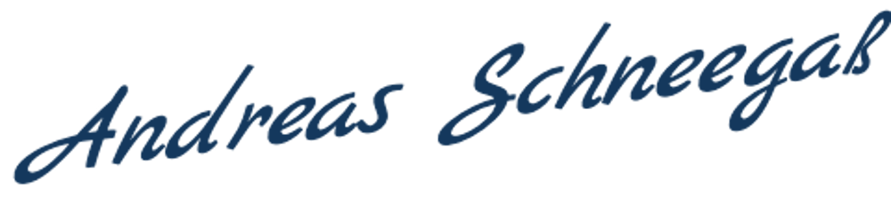 Schriftzug Andreas Schneegaß in blauer Schreibschrift auf schwarzem Hintergrund.