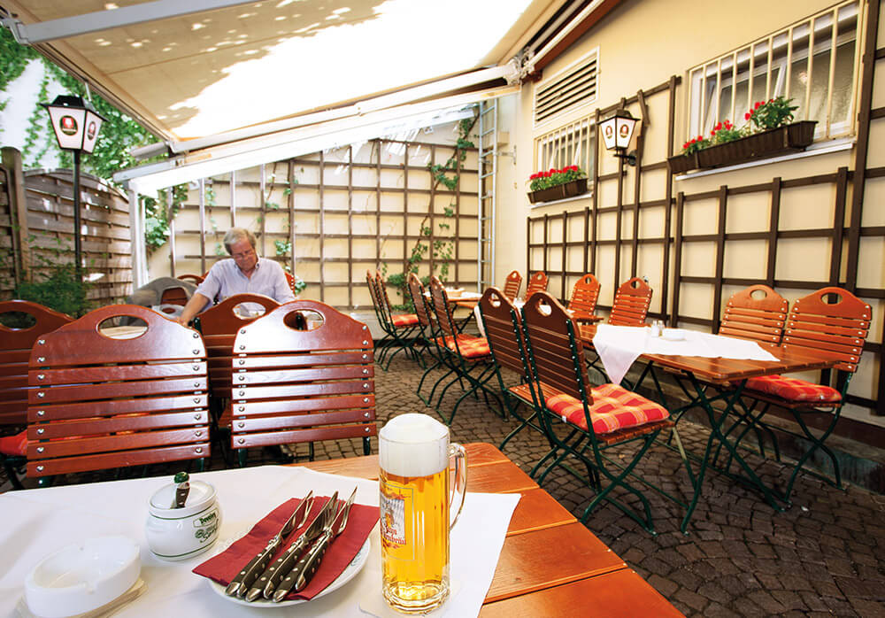 Terrasse im ruhigen Innenhof