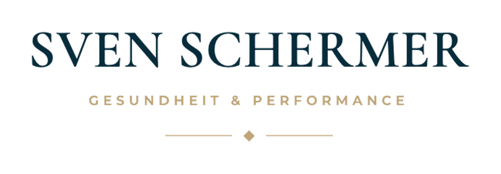Logo von Sven Schermer für Gesundheit & Performance mit blauer Serifenschrift und goldenen Akzenten auf schwarzem Grund.