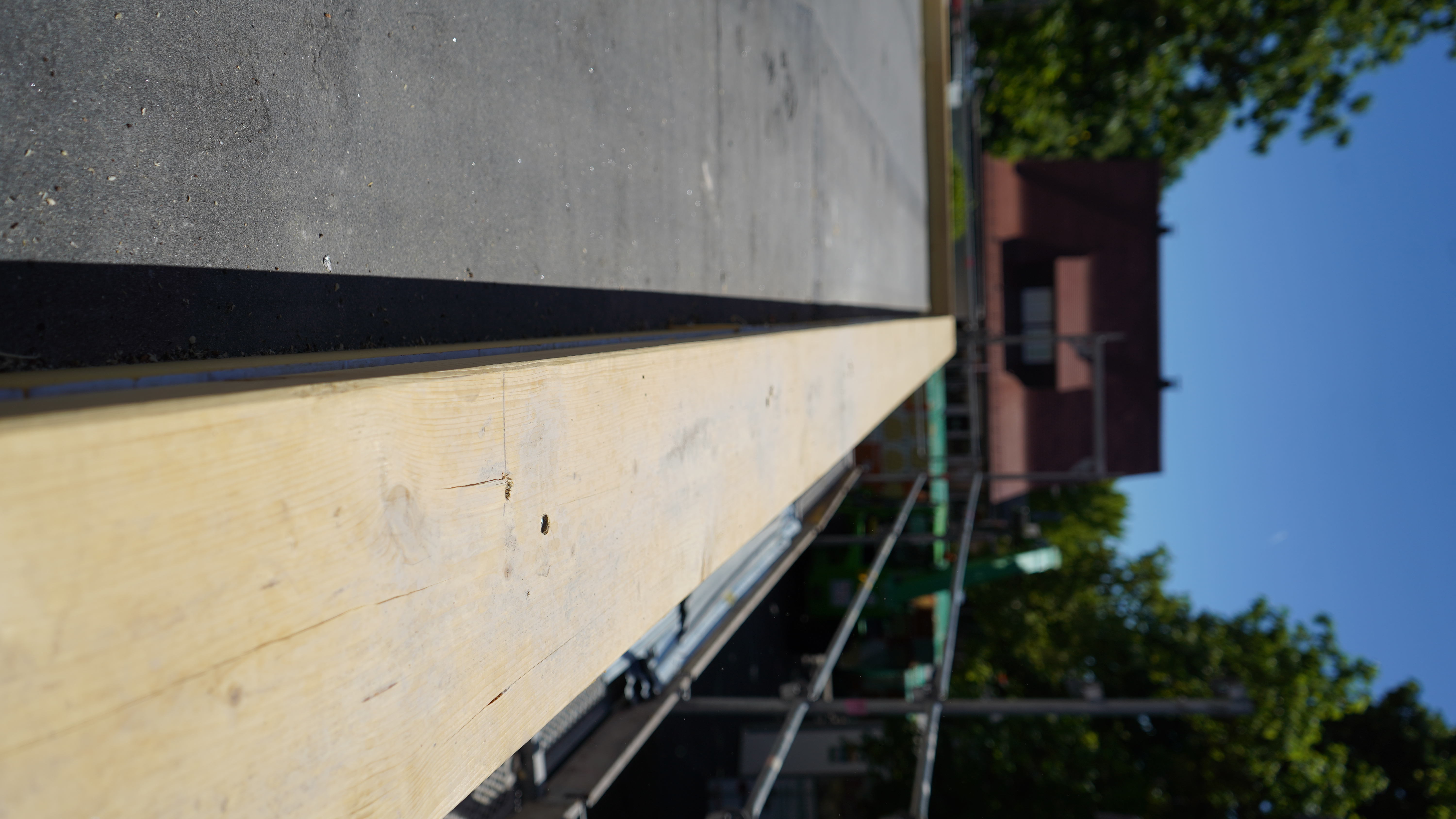 Dachbaustelle eines öffentlichen Gebäudes