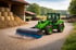 Förderprogramm für die Landwirtschaft eröffnet 2026: Elektro-Radlader mit Kehrmaschine als Beispiel für förderfähige Hoftechnik in landwirtschaftlichen Betrieben