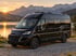 Schwarzer Adria Twin 640 SGX an einem Bergsee bei Sonnenuntergang