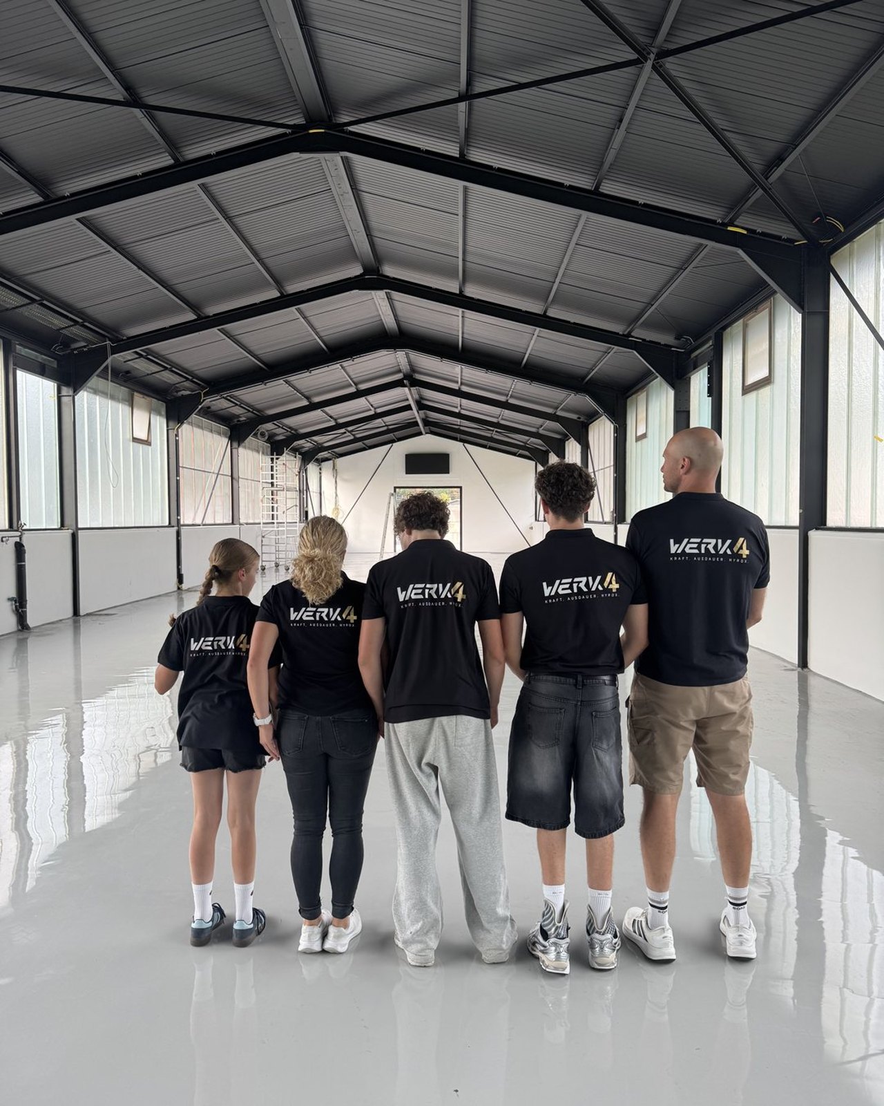 Das Team vom WERK4 in der leeren Halle in Hausach