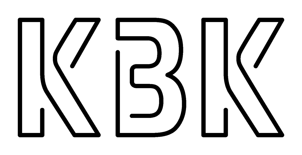 Schwarzes KBK-Logo in serifenloser Outline-Schrift auf dunkelgrünem Hintergrund.