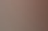 Eine Person schreibt mit einem Kugelschreiber auf eine Karte, neben einem Kürbis und einem Foto.