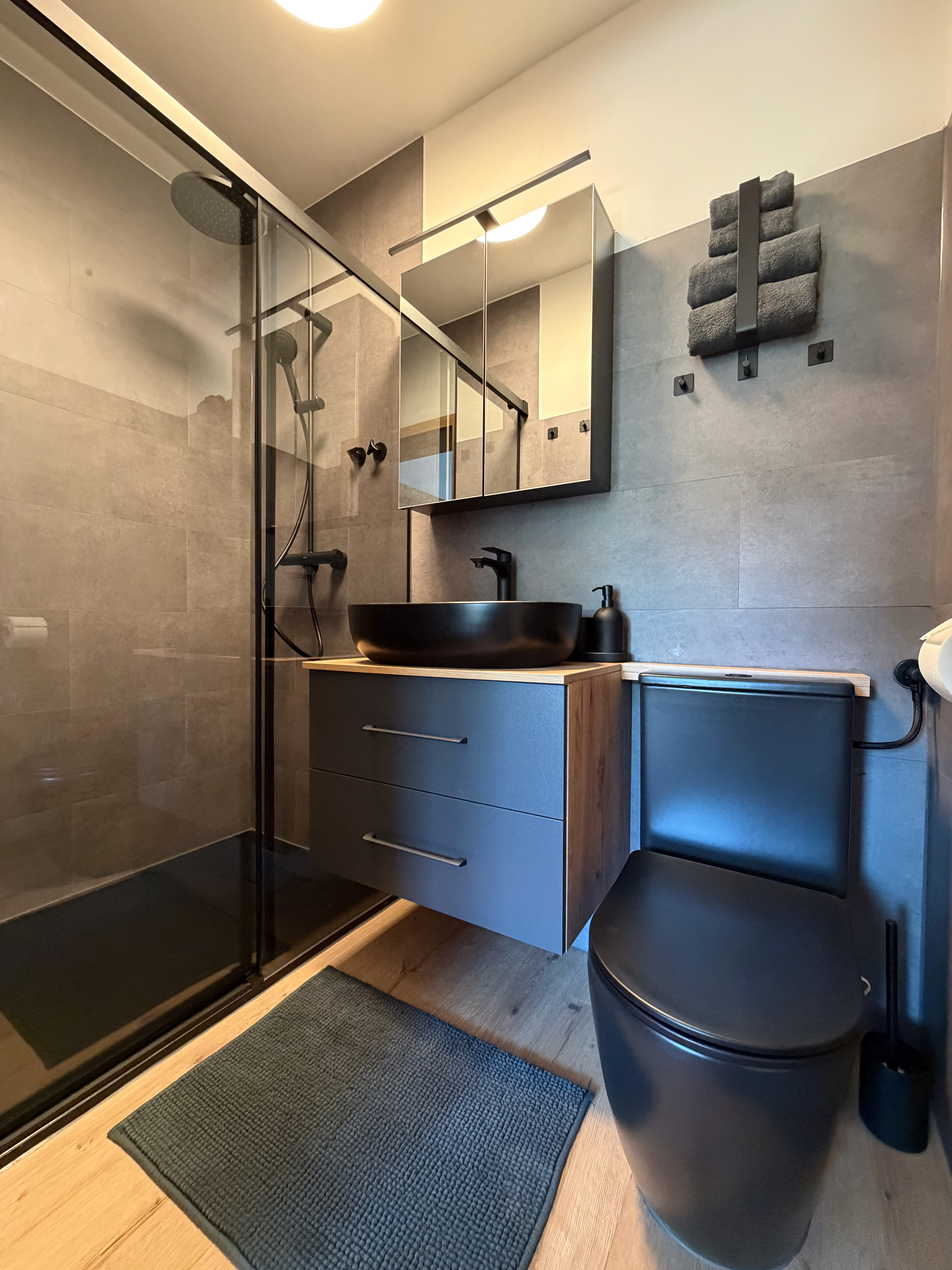 Modernes Badezimmer