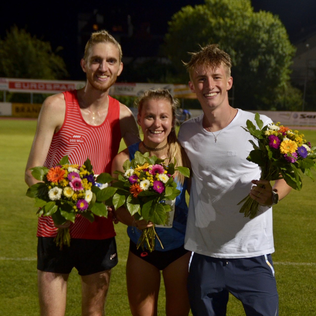 Julia Mayer mit Sebastian Frey und Patrick Krammer nach dem Abendmeeting in Waidhofen