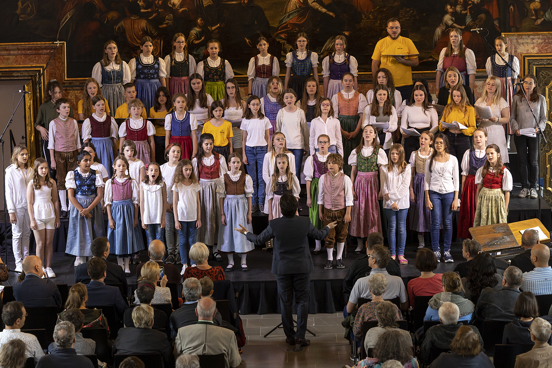 The festival workshop choir performing with VOCES8 in the Minoritensaal, Voices of Spirit 2022, Graz