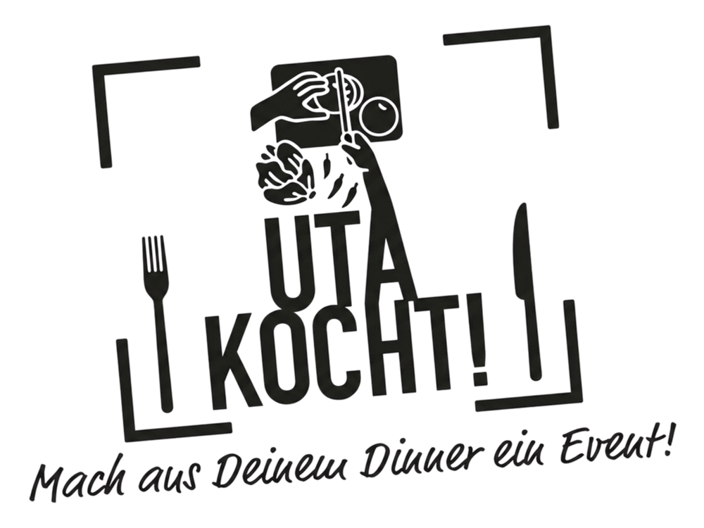 Logo mit dem Text „UTA KOCHT!“ und dem Slogan „Mach aus Deinem Dinner ein Event!“ sowie Illustrationen zum Kochen.