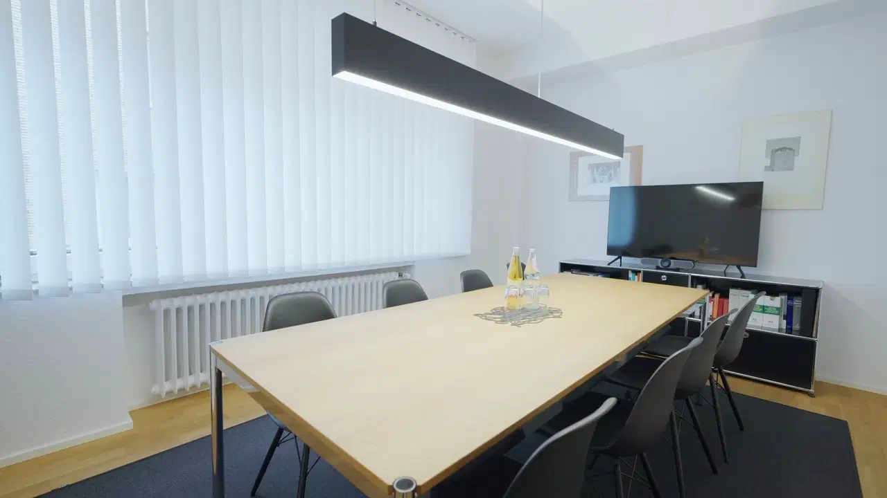 Besprechungsraum mit Monitor