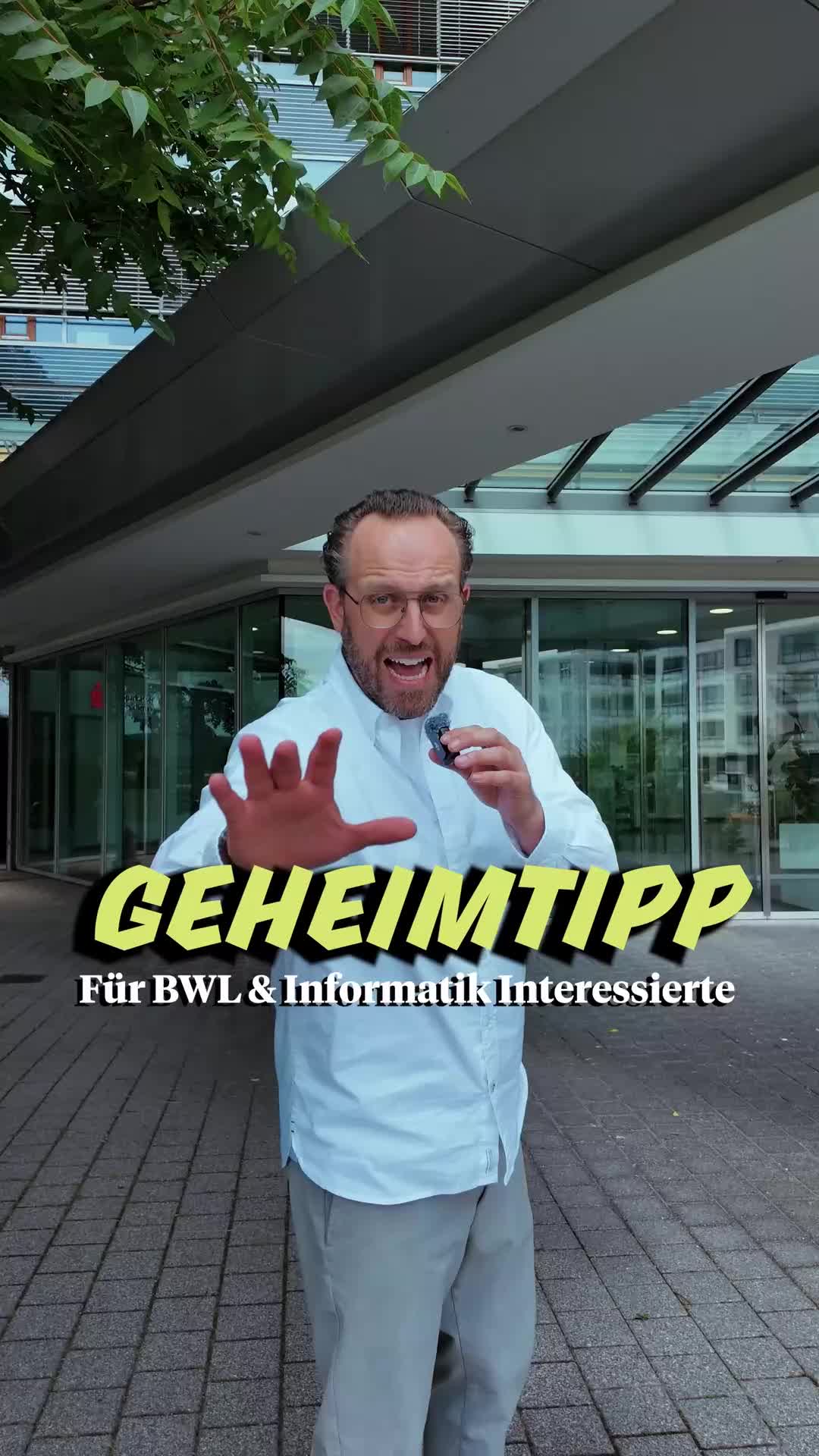 Standbild aus dem Video über das duale Studium Wirtschaftsinformatik bei der SV Informatik