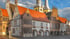 Historische Giebelhäuser am Marktplatz von Lemgo mit dem Rathaus und den Türmen der St. Nicolai Kirche im Hintergrund.