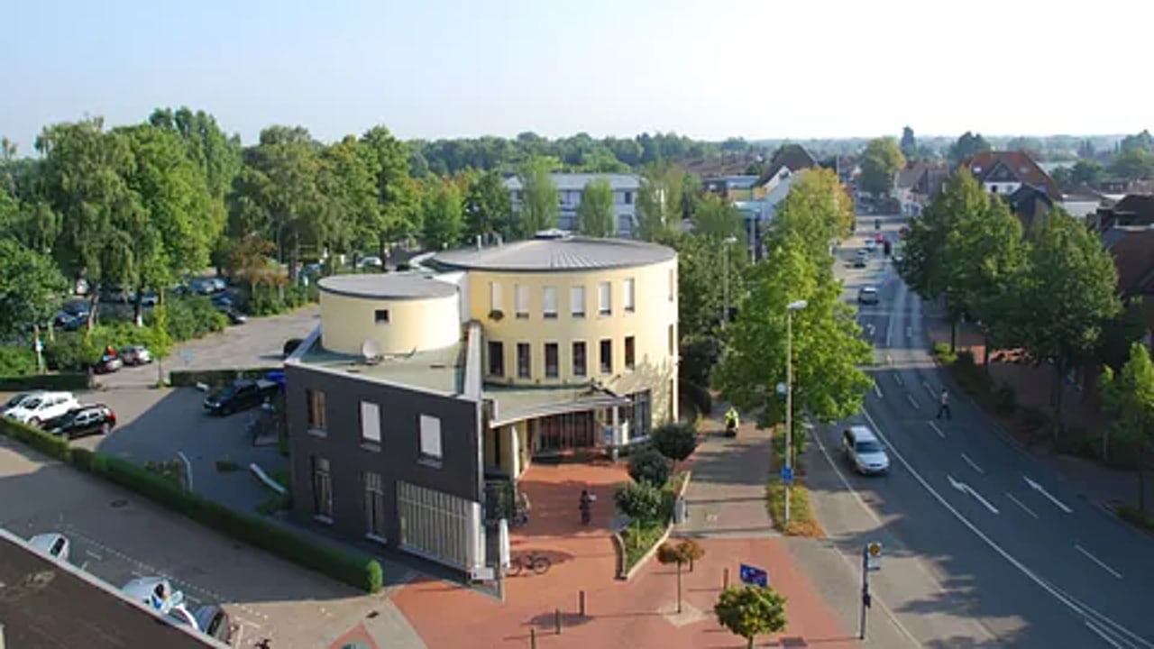 Luftbild des Walter-Thiemann-Hauses am Alfred-Dragstra-Platz in Gronau