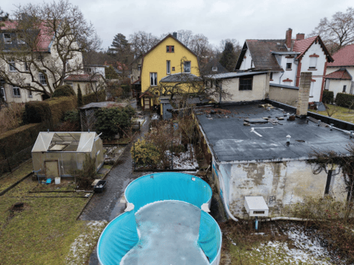 Zweifamilienhaus mit großem Grundstück & Nebengebäuden