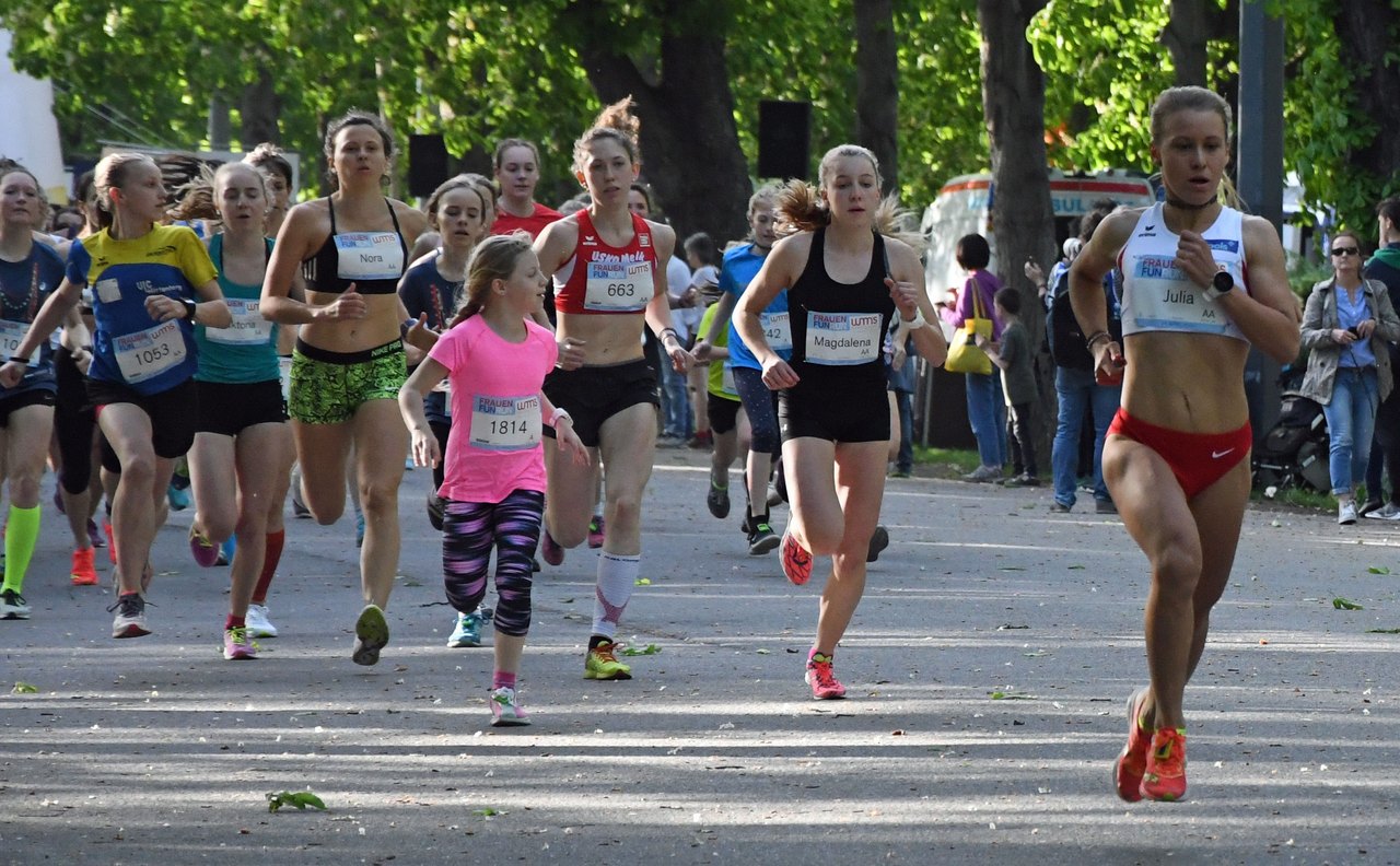 Läuferinnen beim Frauen Fun Run 2019 auf der Prater Hauptallee