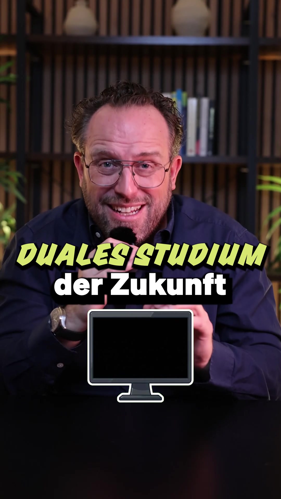 Mr. Karriere stellt im gestellten Interview das duale Studium Informatik bei FITS vor, mit Fokus auf Stabilität und Sicherheit von IT Systemen für Banken und Versicherungen.