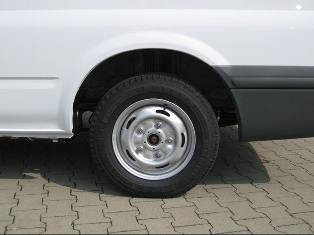 Ford Transit mit Heckabsenkung und Auffahrrampe – Bild 3