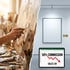 Künstler malt auf Leinwand, daneben leere Galerie und Tablet mit "50% COMMISSION" und "SALES: €0".
