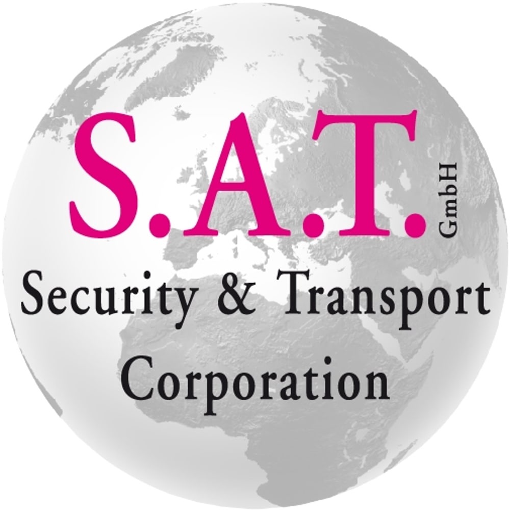 Das Logo der S.A.T. Security & Transport Corporation GmbH zeigt die Buchstaben "S.A.T." in Pink und den vollständigen Firmennamen auf einer stilisierten Weltkugel.