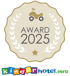 Goldenes Siegel mit "AWARD 2025", einem Roller und einem Stern, darunter "kinderhotel.info".