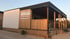 Modernes Holz-Mobilheim " 3V HOLIDAY RESORT Villa Aperol" mit Veranda auf Kiesgrundstück.