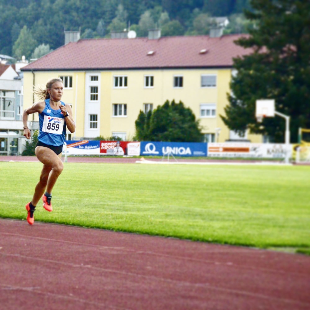 Julia Mayer im 3.000-Meter-Rennen beim Abendmeeting in Waidhofen an der Ybbs 2020