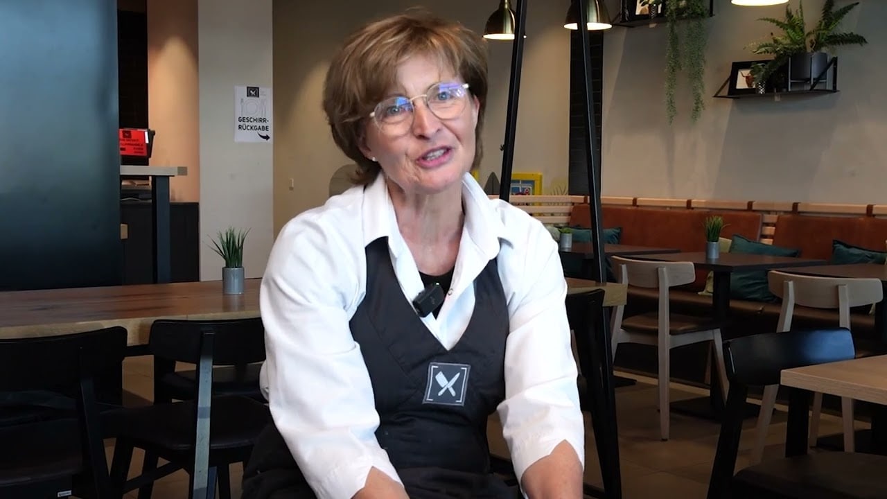Frau Hiemer, Verkäuferin bei der Metzgerei Böhmfelder