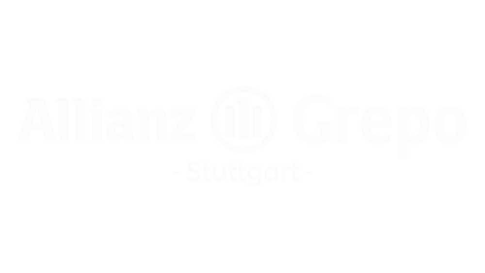 Weißer Allianz Grepo Stuttgart-Schriftzug mit Allianz-Logo in der Mitte auf grünem Hintergrund.