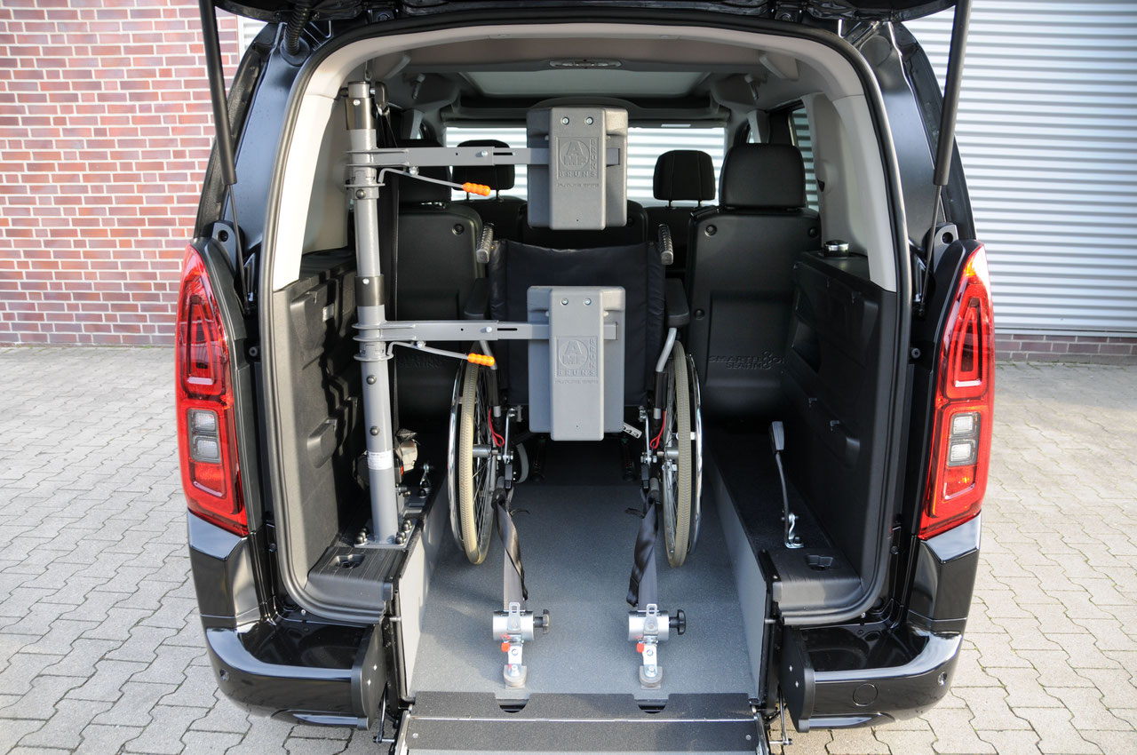 Fiat E-Doblò mit Heckausschnitt – Bild 3