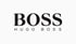 Der schwarze Schriftzug „BOSS“ über dem kleineren Schriftzug „HUGO BOSS“ auf weißem Hintergrund.