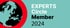 Logo "EXPERTS Circle Member 2024" mit schwarzem Globus, der von einem roten Kreis umrahmt ist, auf türkisfarbenem Hintergrund.
