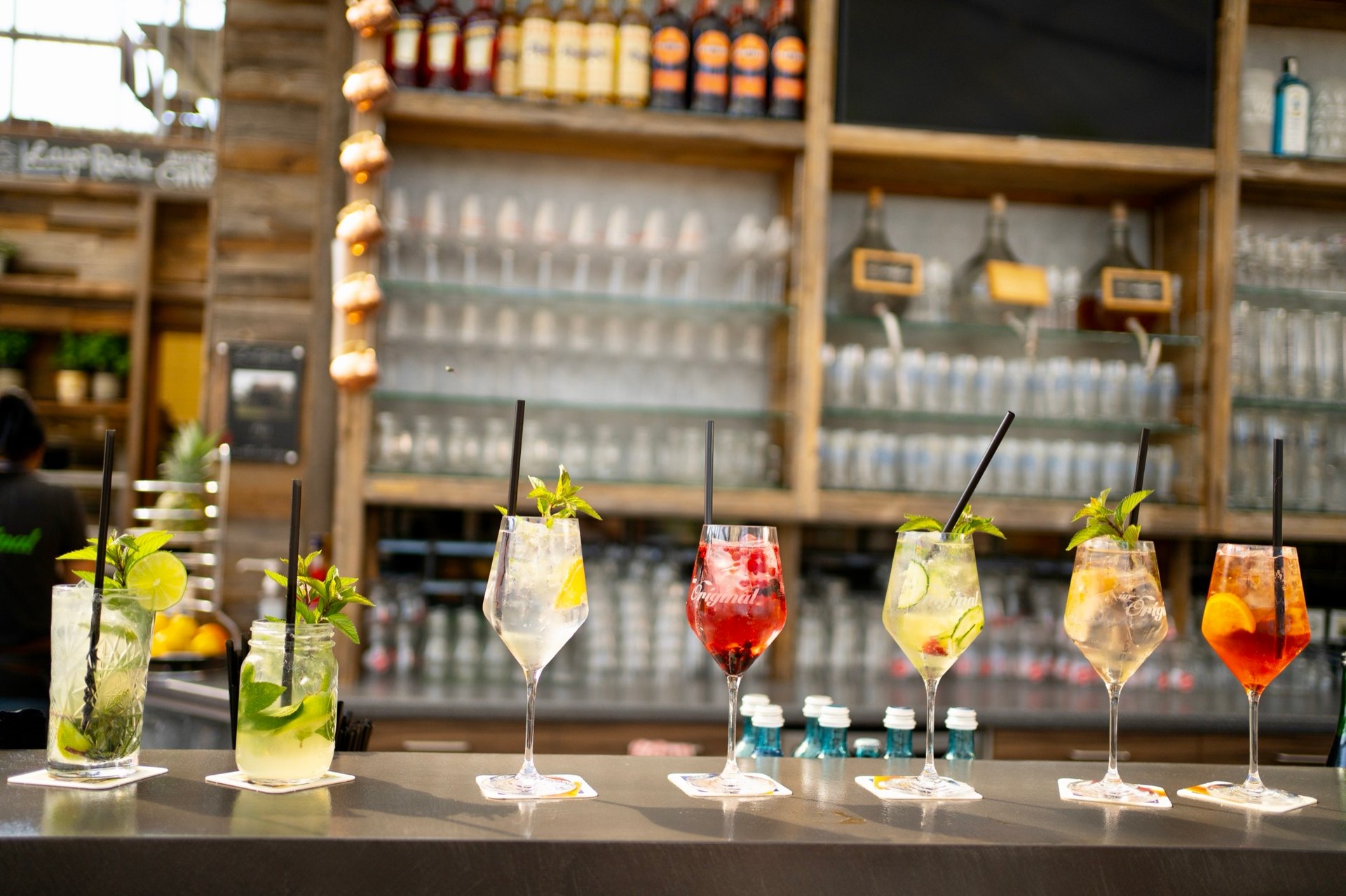 Cocktails an der Bar