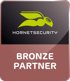 Hornetsecurity Bronze Partner Logo mit grüner Wespe und Schriftzug.