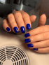 Blaues Nageldesign mit glänzendem Finish – professionelle Modellage im Fany Beauty Salon Zweibrücken-Wattweiler