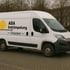 Weißer Kastenwagen mit gelbem ABA-Logo und schwarzer Schrift „ABA Entrümpelung – Dresden“.