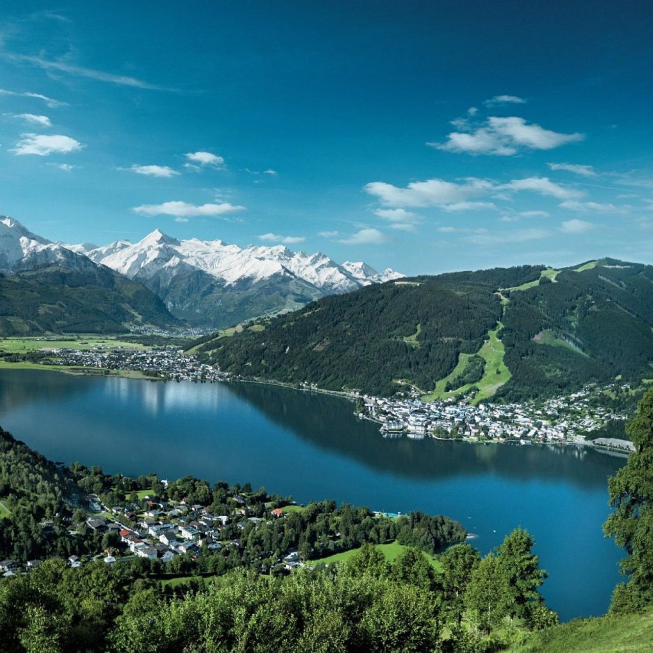 Zell am See im Sommer, Blick über den Zeller See zum Kitzsteinhorn