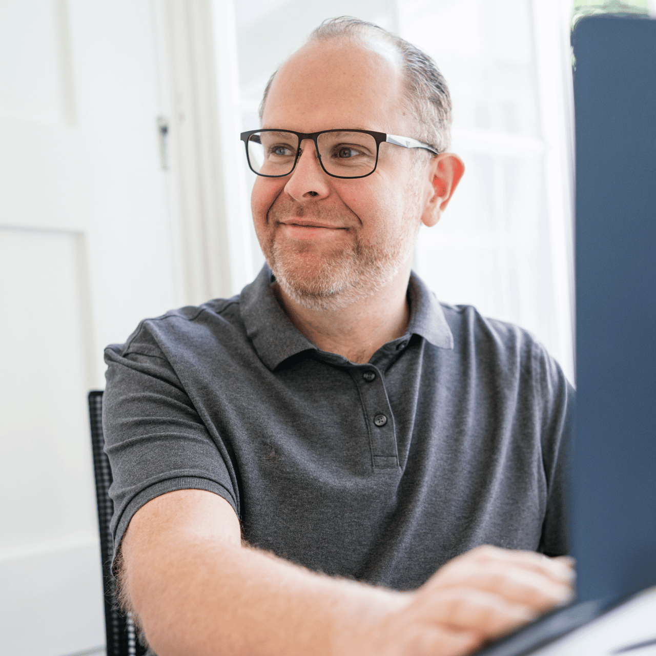 Illustration zur Shopify-Migration: von einem bremsenden Shopsystem zu einem eigenen Shop
