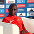 Athlet im Pressezentrum des BMW Berlin-Marathon
