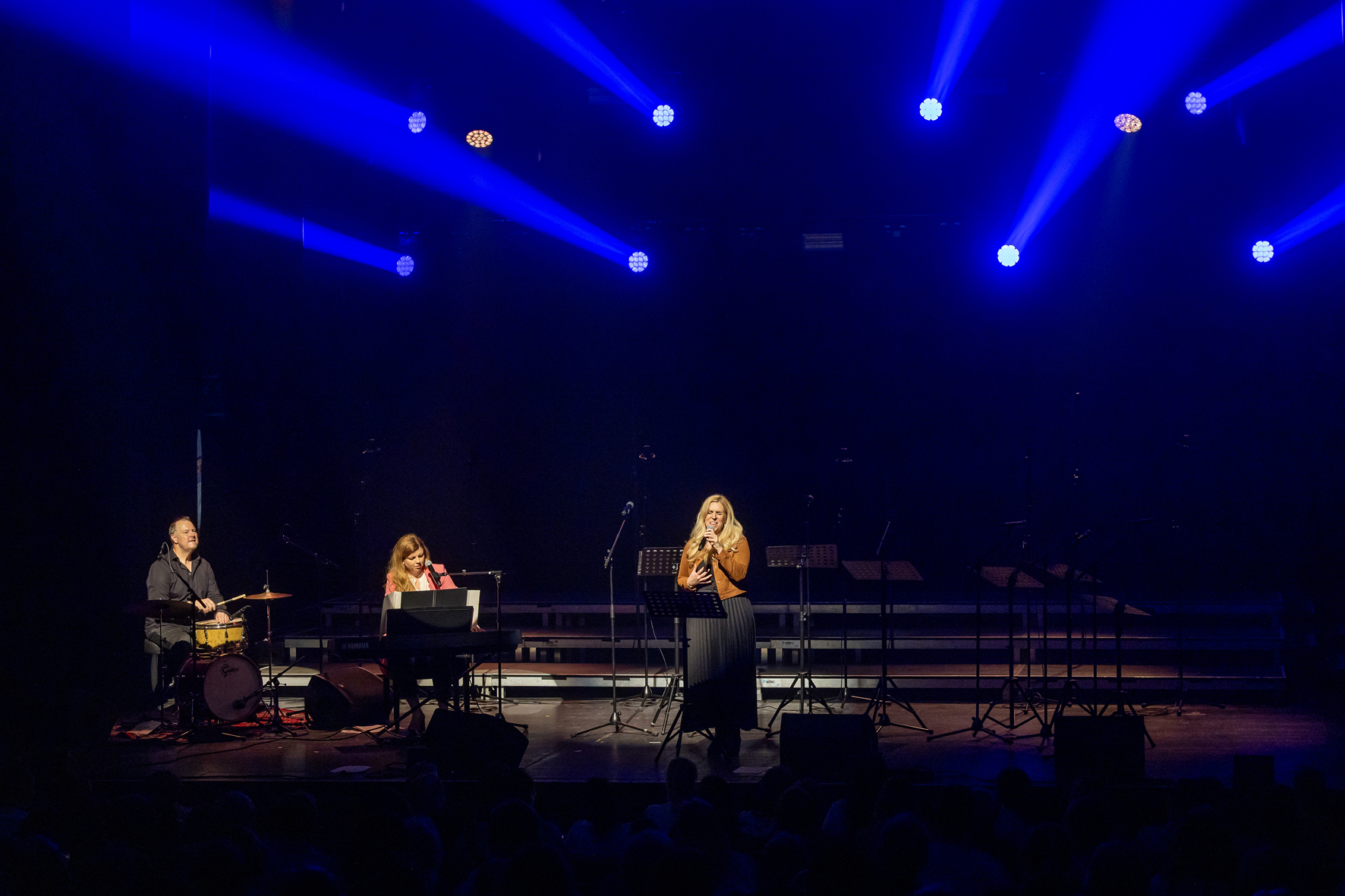 Singers of the Simone Kopmajer vocal jazz workshop on the Orpheum stage, Voices of Spirit 2025, Graz